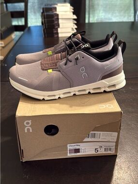 Brand new On Cloud Sky Zinc/Grape Youth size 5y/6.5 women, 5.5y/7 women
